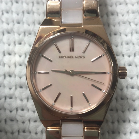 Michael Kors Rose Gold Watch - Picture 5 of 5